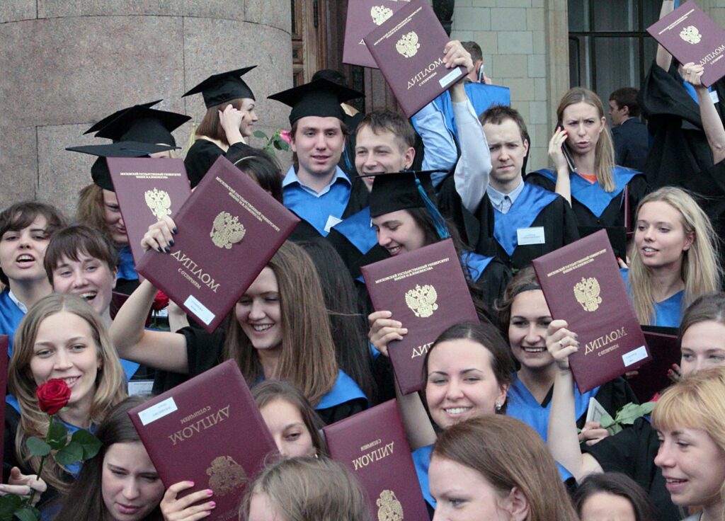 Преимущества высшего образования в России